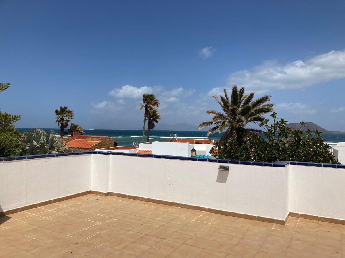 Beach House With The Heated Pool Next To Rocky Point Corralejo Exterior photo