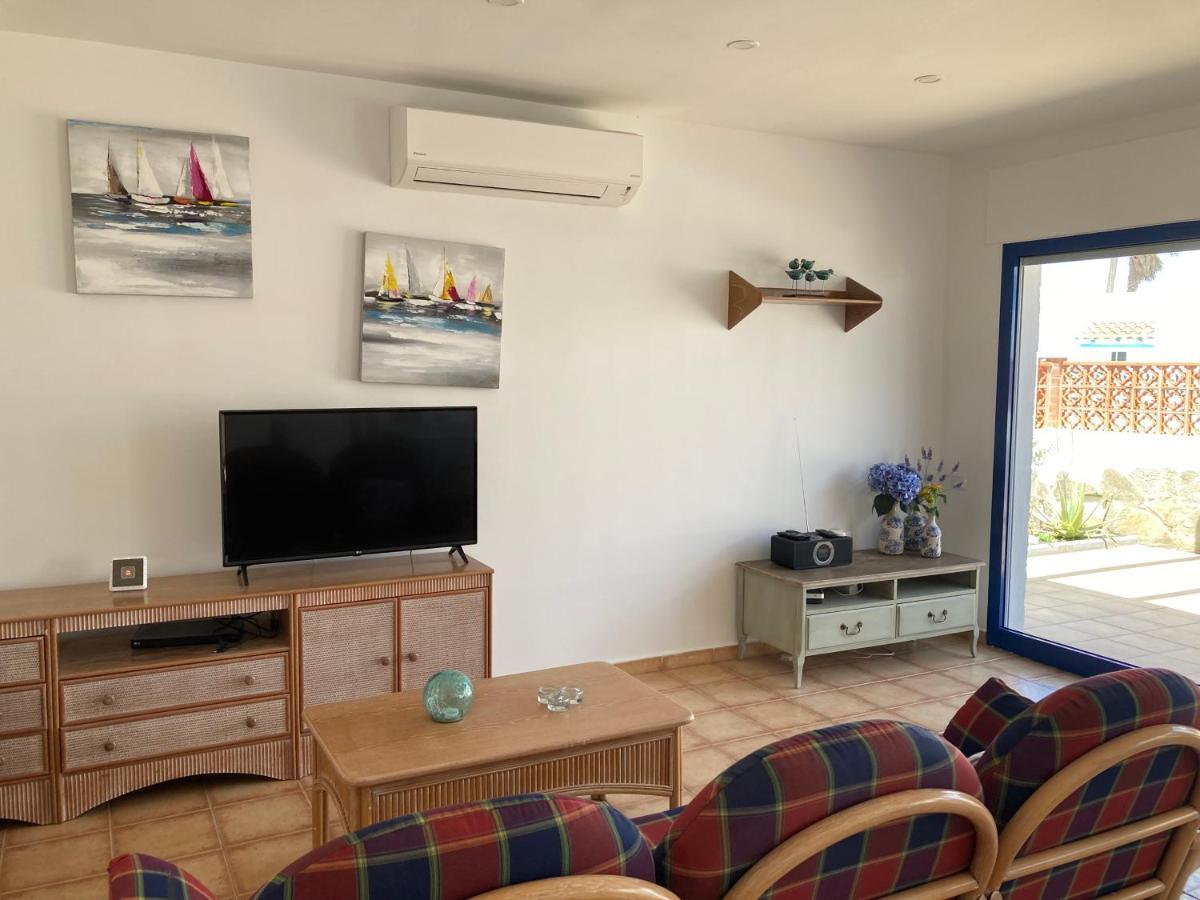 Beach House With The Heated Pool Next To Rocky Point Corralejo Exterior photo